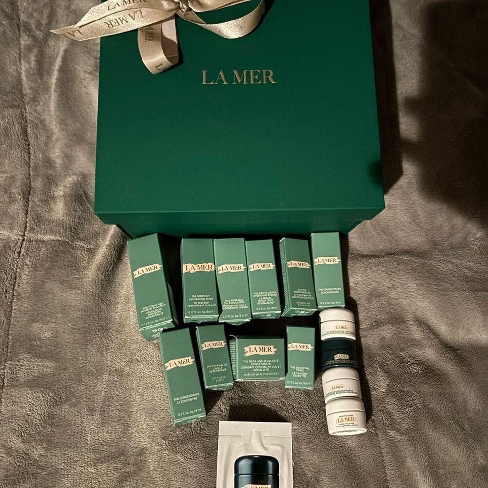 La-mer Green and White Skincare